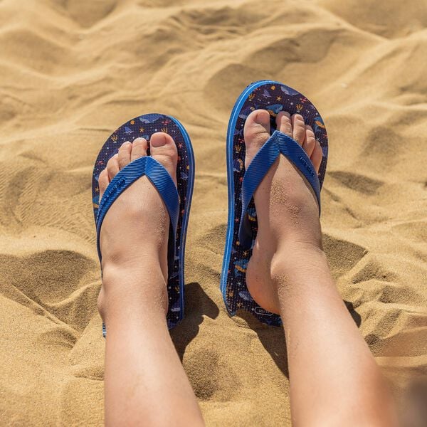 Size 32/33 Kids Shark Flip Flops