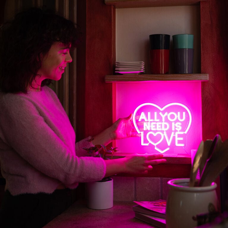 LED-Lampe mit Neoneffekt - All You Need is Love - Itâs a Sign LED-Lampe mit Neoneffekt - All You Need is Love - Itâs a Sign