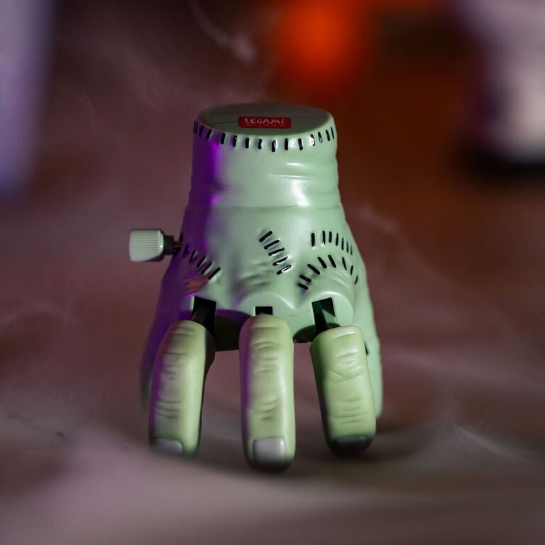 Mini Mano Zombi con Resorte - The Mini Walking Hand Mini Mano Zombi con Resorte - The Mini Walking Hand