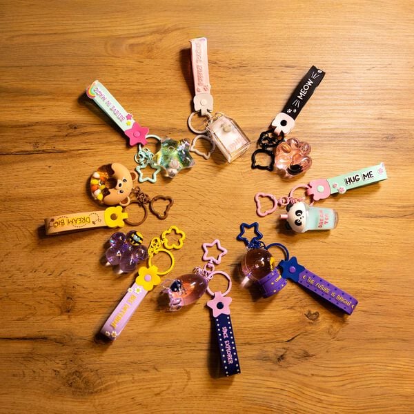Kitty Liquid Keychain - Shake a Wish